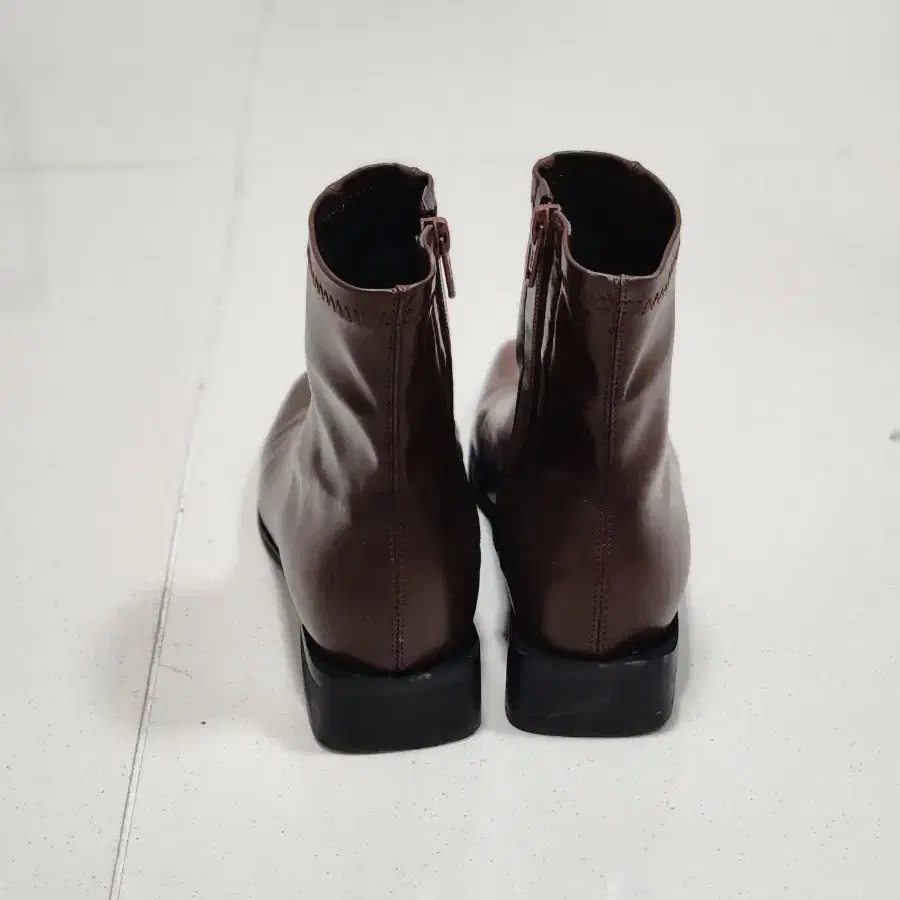 att. 에이티티 Line Span Boots 라인 스판 부츠 브라운