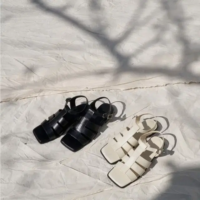 르에 rrrrre 샌들 Three Strap Sandals 240