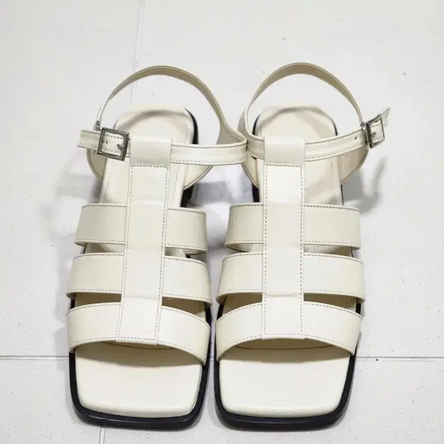 르에 rrrrre 샌들 Three Strap Sandals 240