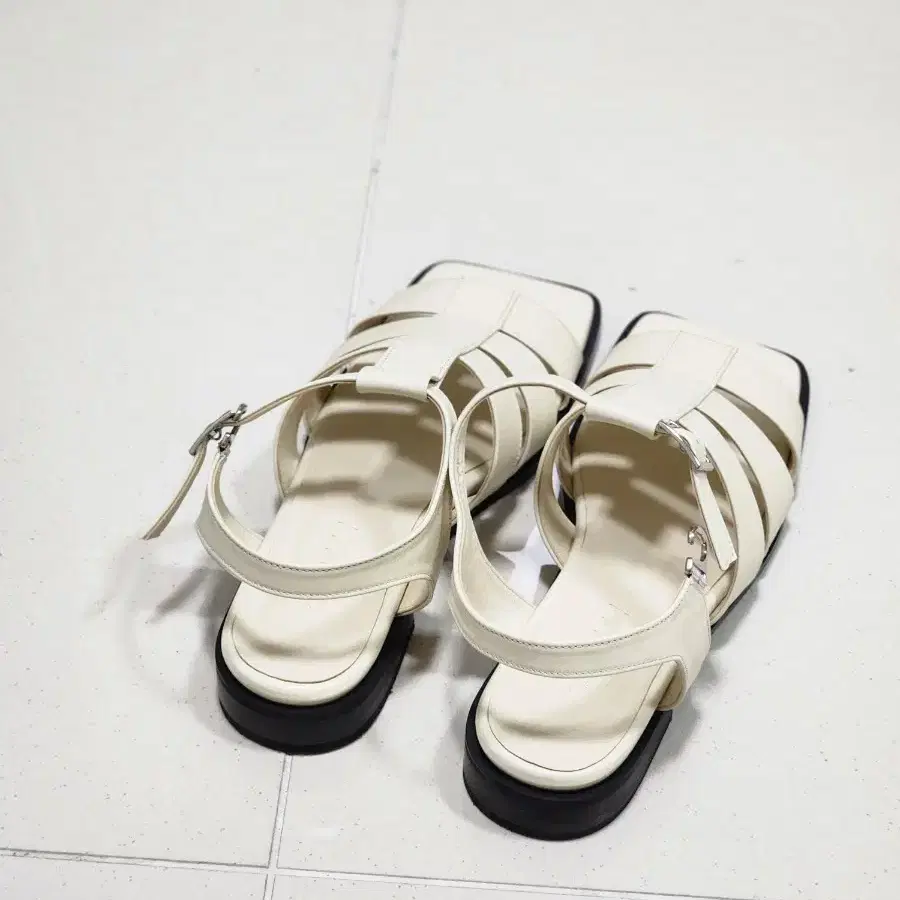 르에 rrrrre 샌들 Three Strap Sandals 240