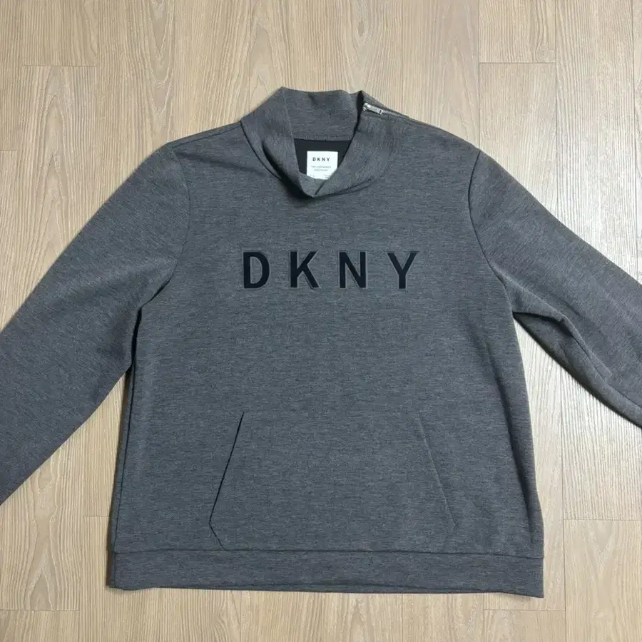 DKNY 맨투맨