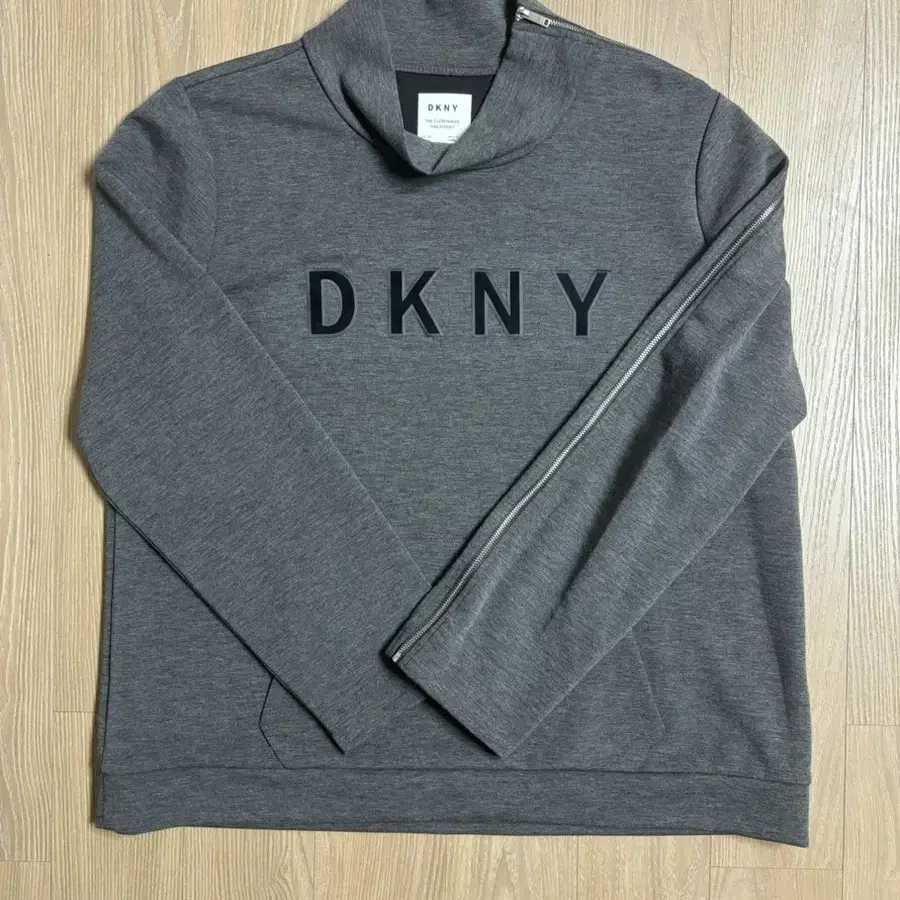 DKNY 맨투맨