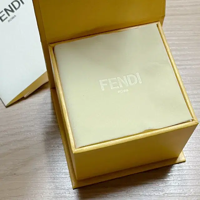 *가격최종인하*F is Fendi_펜디 진주 이어링/귀걸이