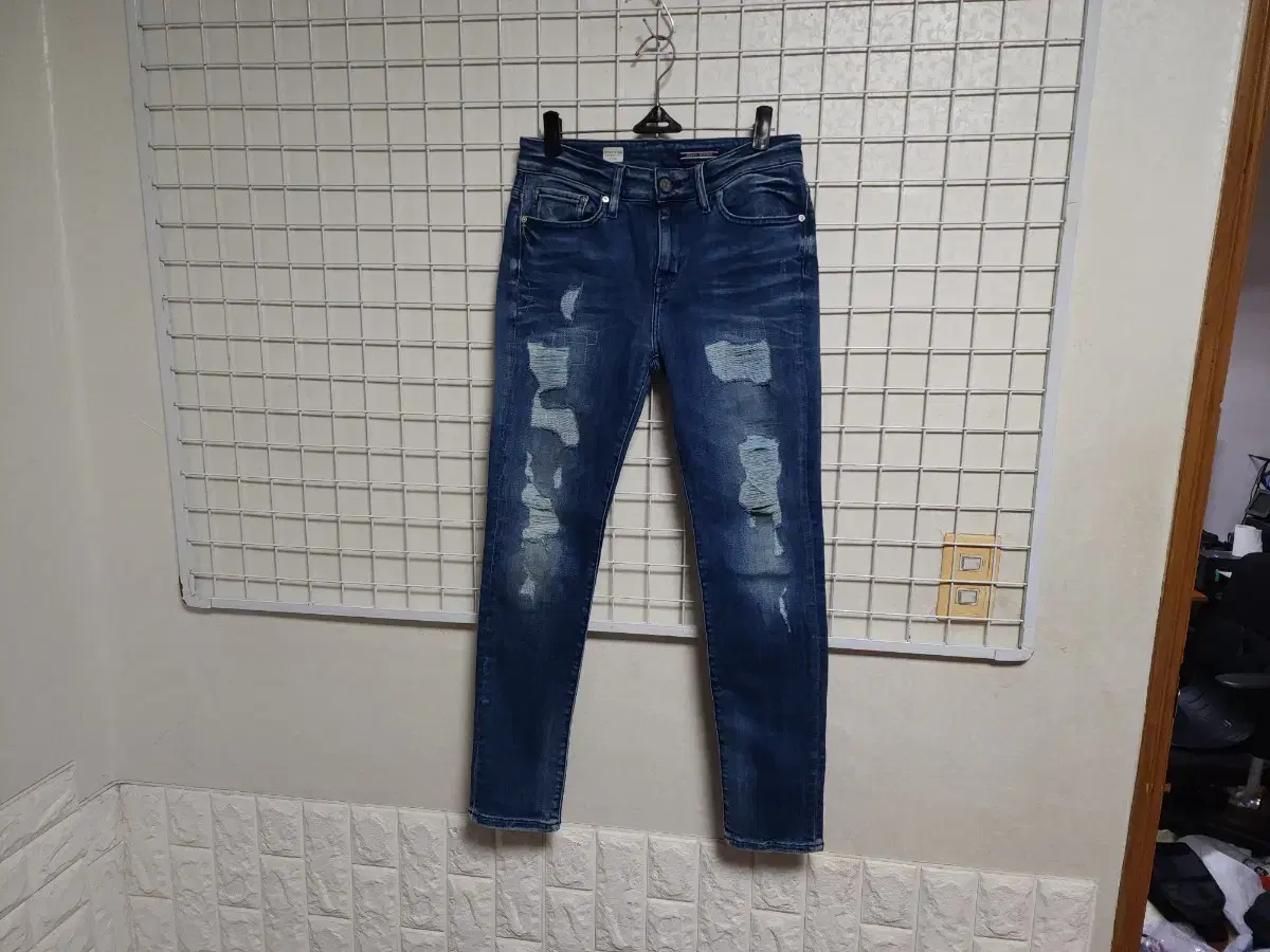 (New) Tommy Hilfiger Jeans (Skinny Fit Women's 27)