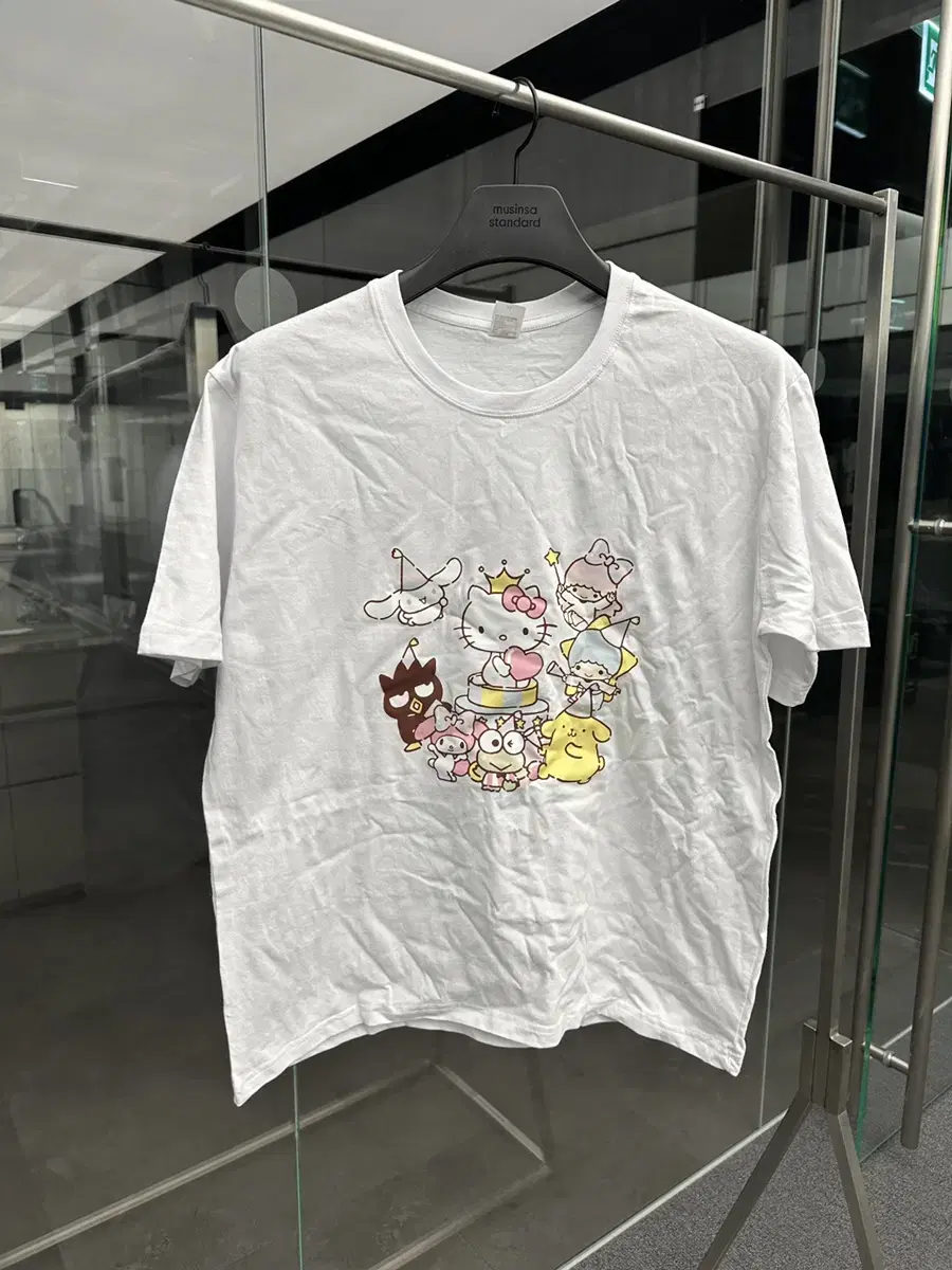 Hello Kitty Vahn Short Sleeve Tee New (M)