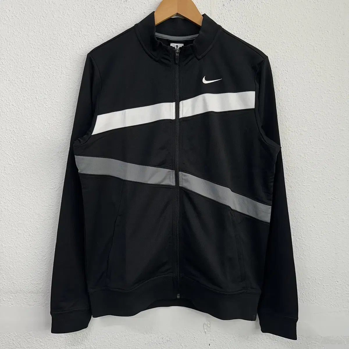 New) Nike DryFit Zip-Up Jersey 8140