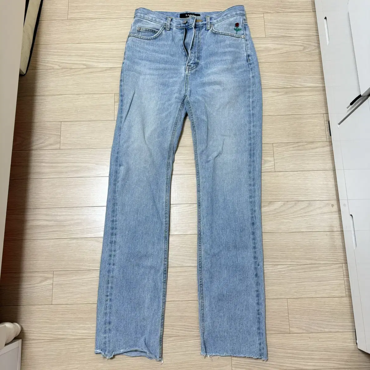 레이브 Rose Pocket Straight Jeans