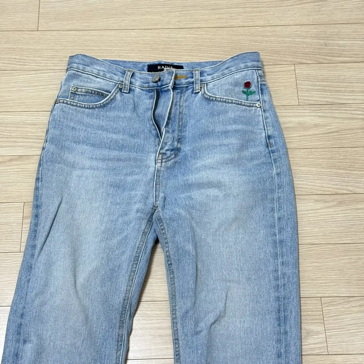 레이브 Rose Pocket Straight Jeans