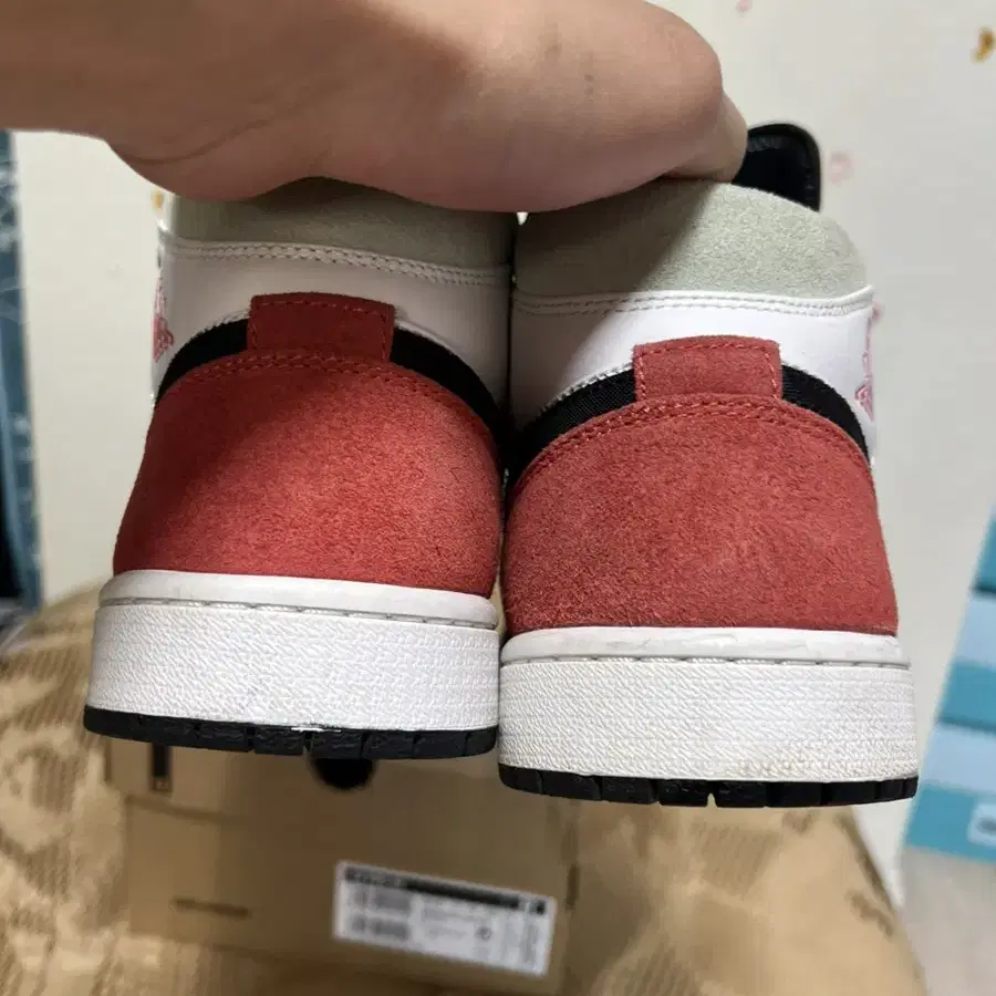 jordan 1 mid SE track red 280