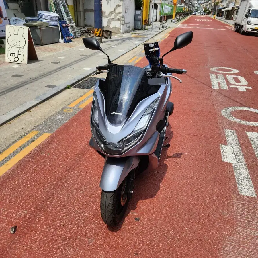 매트실버색상 22년식 pcx125 ABS모델