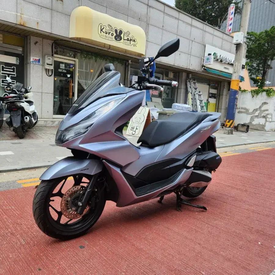 매트실버색상 22년식 pcx125 ABS모델