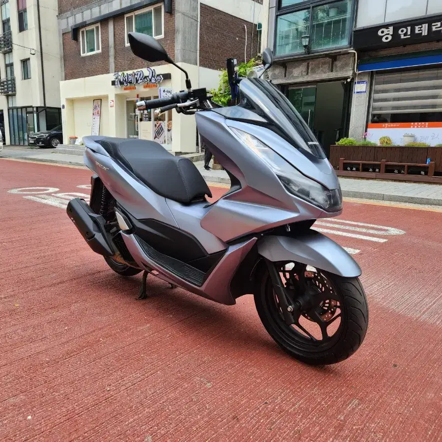 매트실버색상 22년식 pcx125 ABS모델