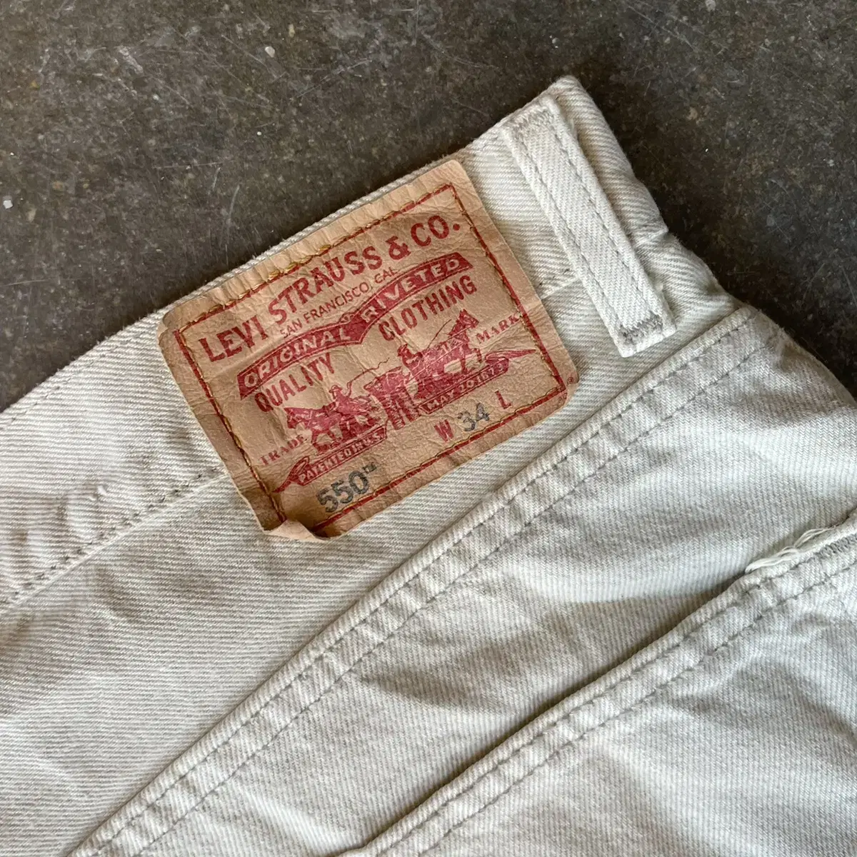 Levi's 550 cutting