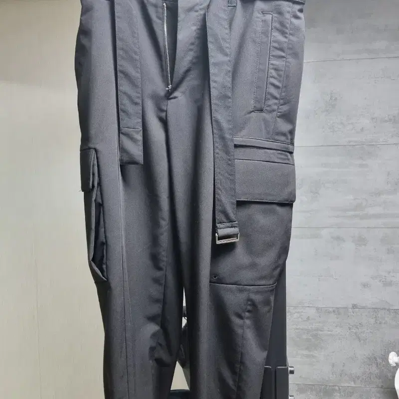 송지오 옴므 벨티드 조거 팬츠