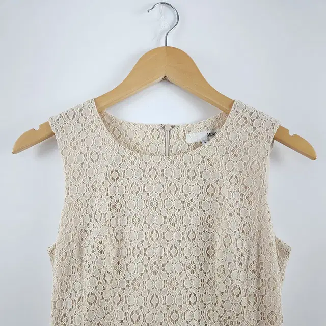 1416. MIXXO 펀칭 자수 민소매 원피스