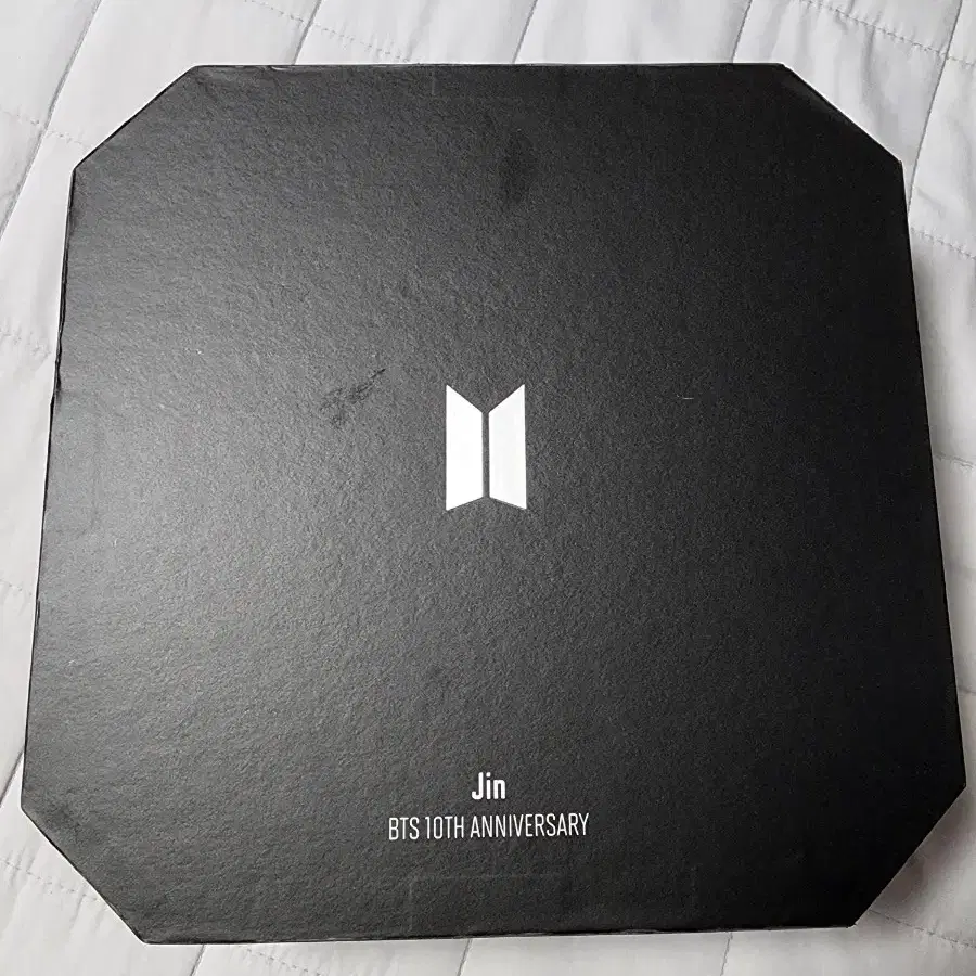 BTS 10주년 기념 은메달 판매합니다 (JIN)