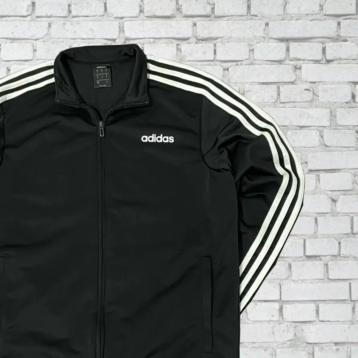 (932) adidas Vintage Jersey Black/White M