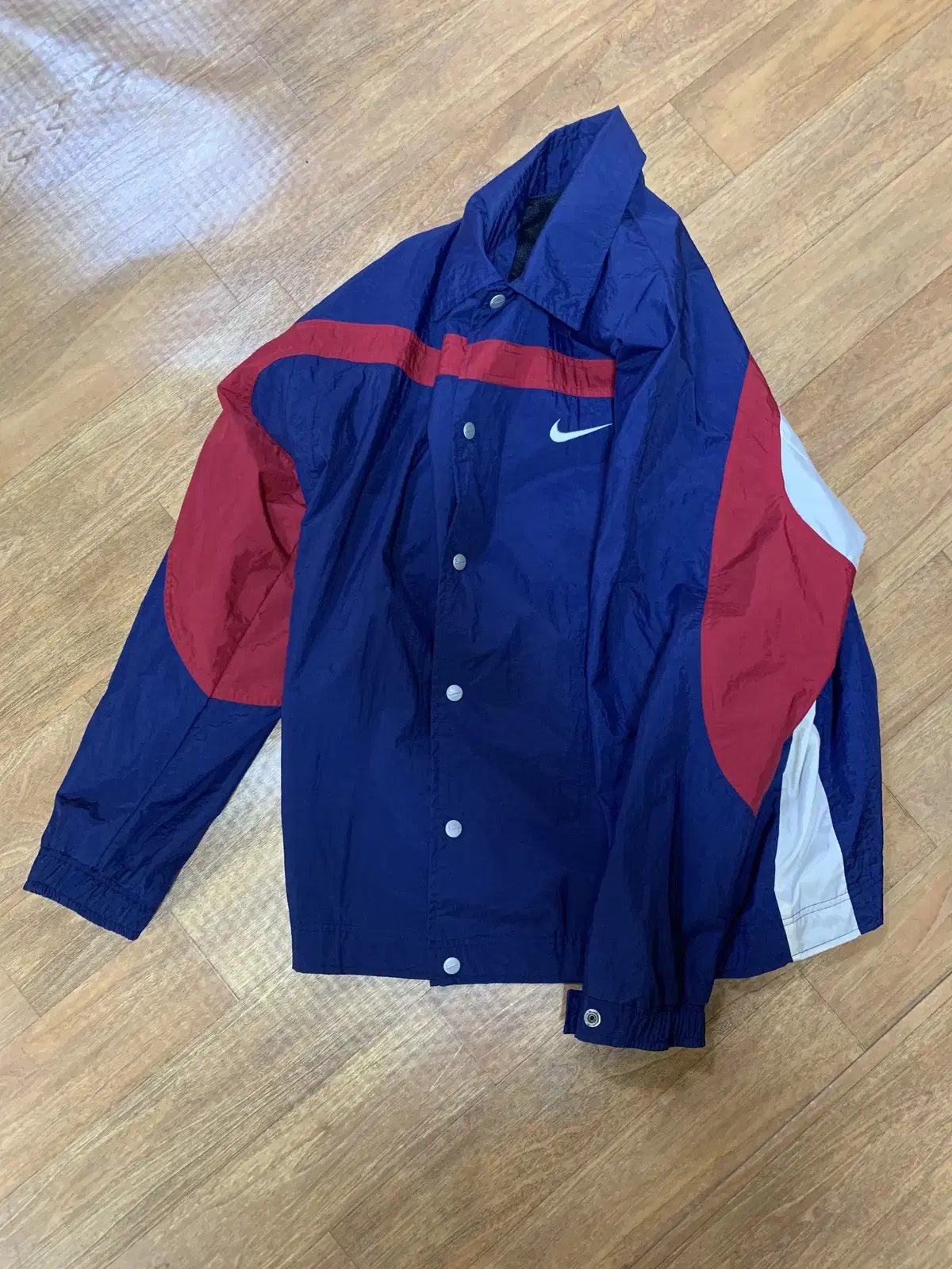 NIKE Nike 90'S Coach Jacket (size M)