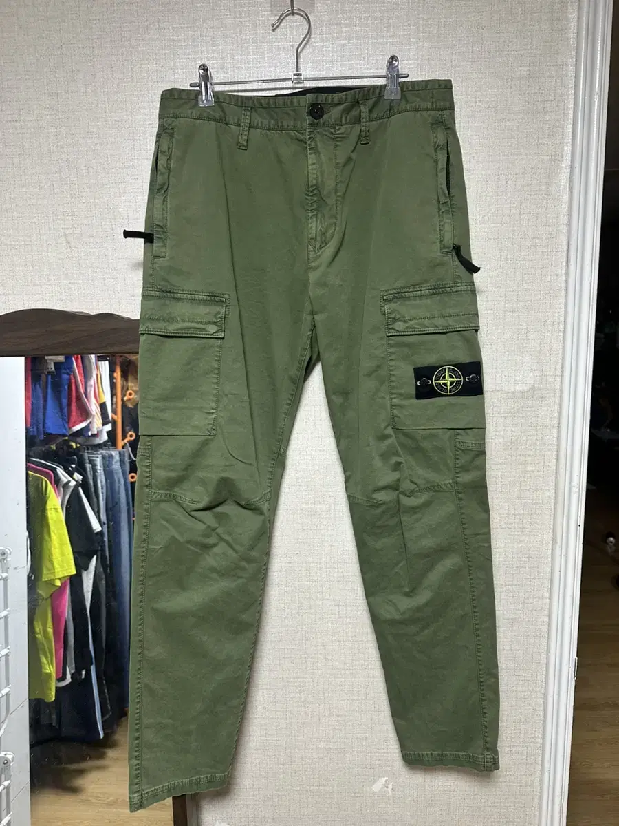 Stone Island_Cargo Pants_ Size 32-34.