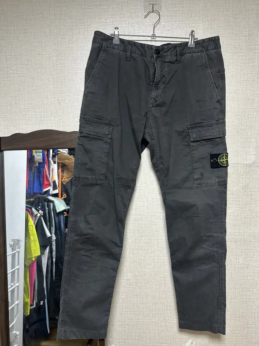 Stone Island_Cargo Pants_ Size 32-34.