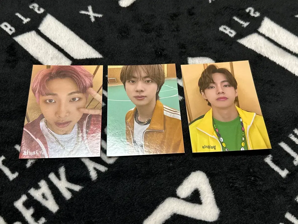 Bulk) Butter Cardigan photocard MD Taehyung, Seokjin, Jun Nam