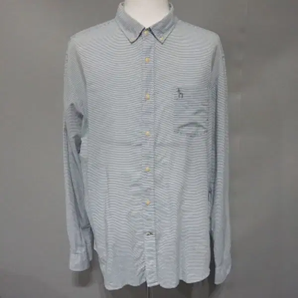 M9131 - Hedges Men's Size 110 Sky Blue Striped Long Sleeve Shirt