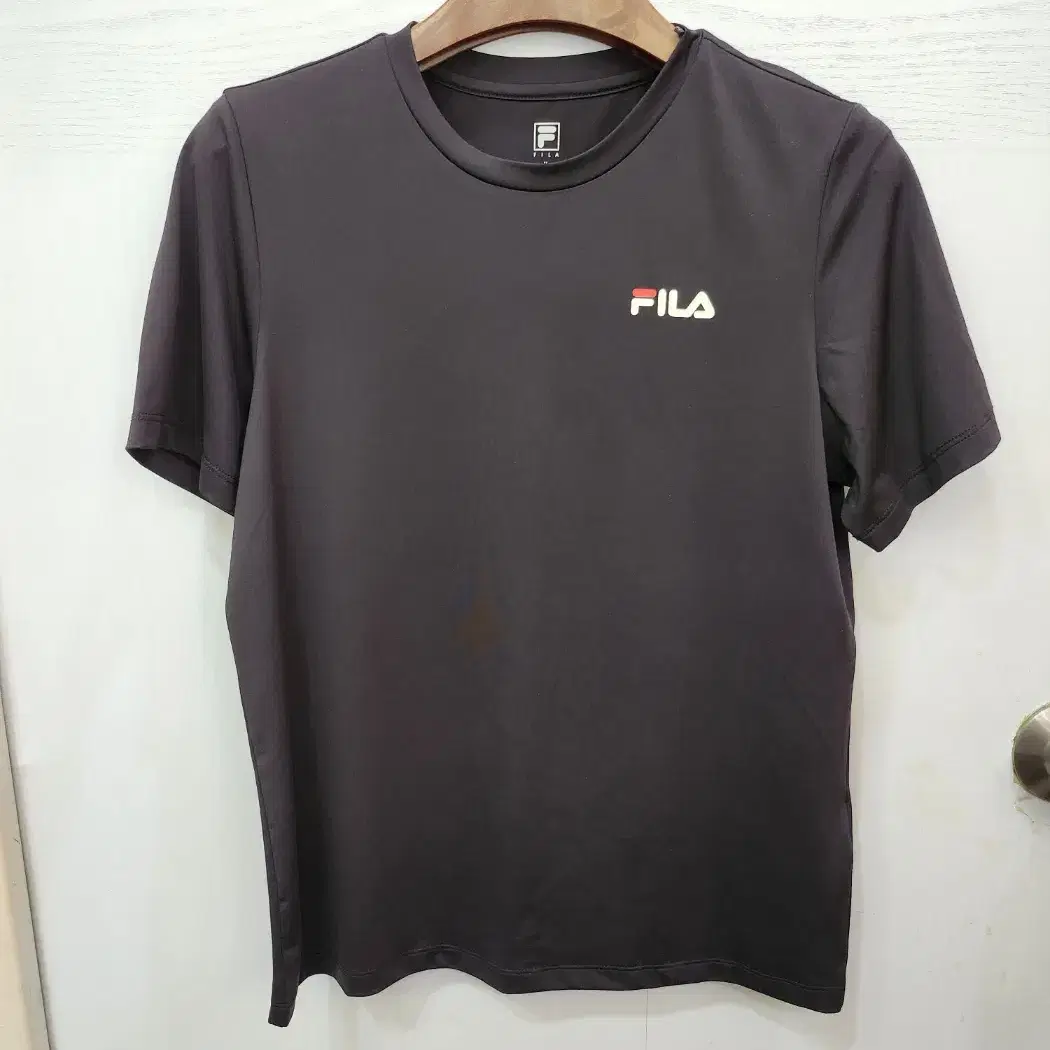 85,XS,새상품 )) FILA 휠라 검정 반팔티셔츠! 택있어요O