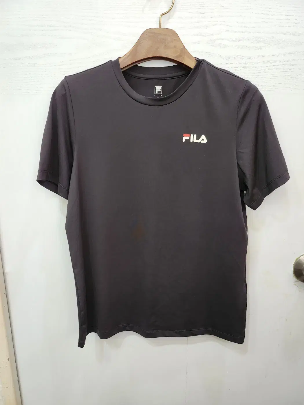 85,XS,새상품 )) FILA 휠라 검정 반팔티셔츠! 택있어요O