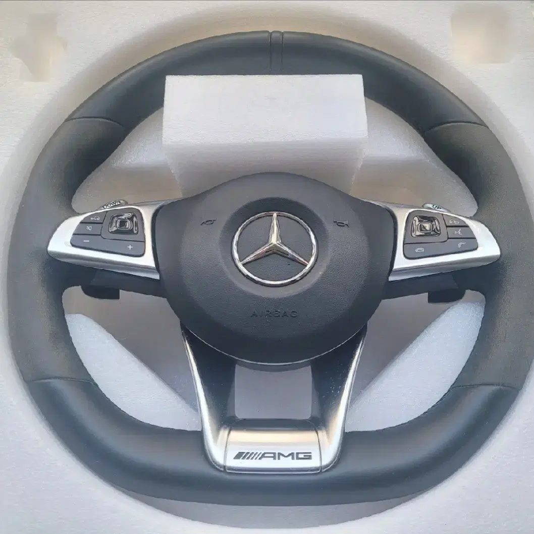 18년 E63 AMG 순정핸들 판매합니다