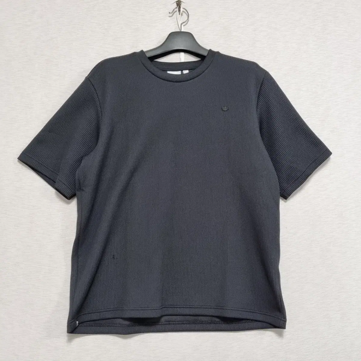 ㅡ Adidas embossed black vahn short-sleeved tee men's 105-sl110-0514