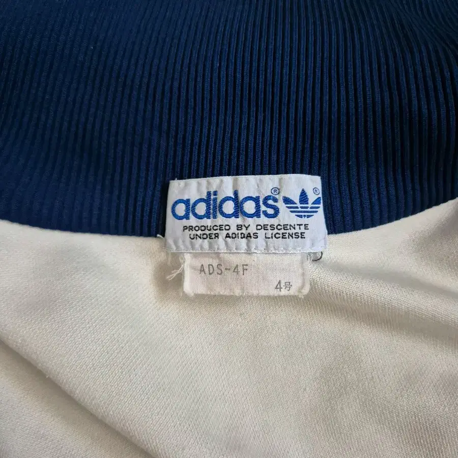 80s Adidas 아디다스 크림/블루 스트라이프 저지