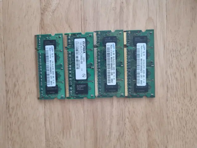 삼성 DDR2 1GB 2Rx16 PC2-6400S