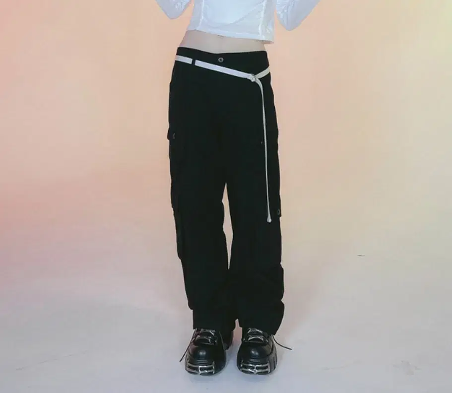 BinaryOne Wide Cropped Cargo Pants / KimHoplaRoomLitKimSandHouseBlackupAtHome