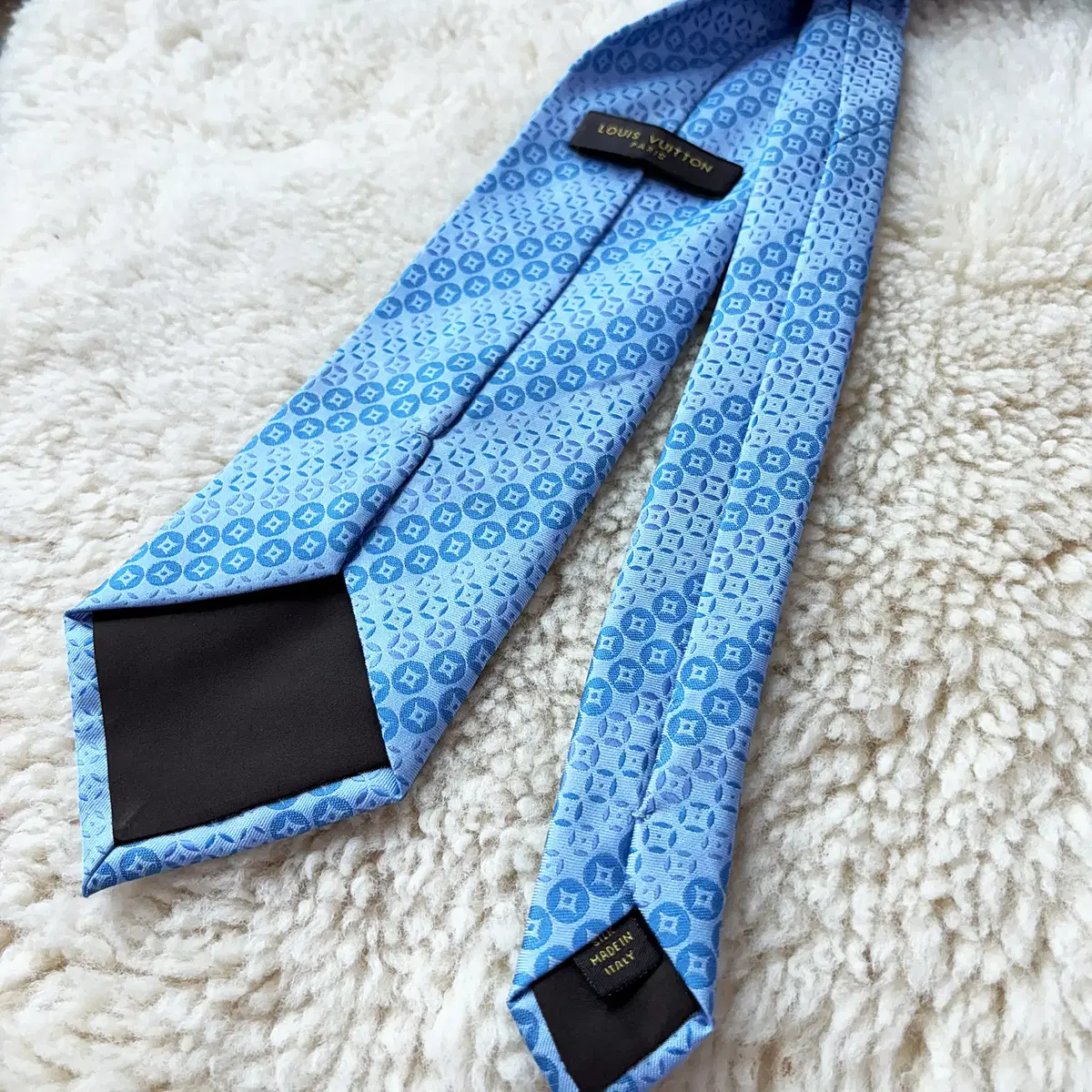 bloo, blue logo pattern tie