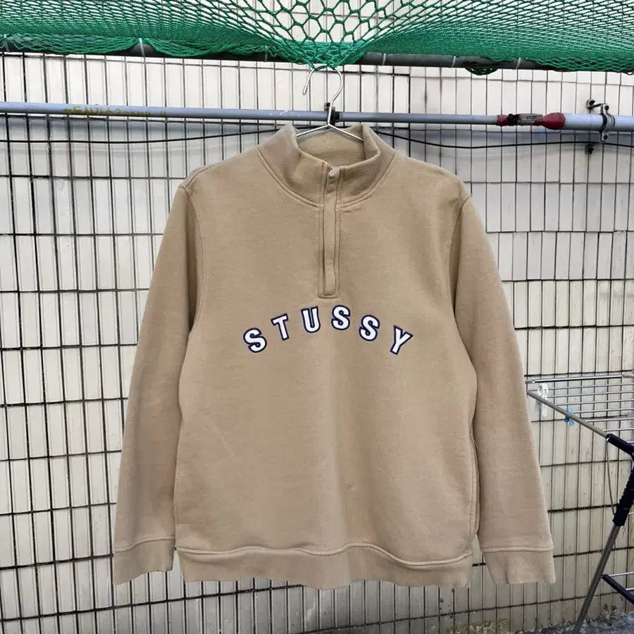 스투시 모크넥 레터링 로고 반집업 맨투맨 Stussy