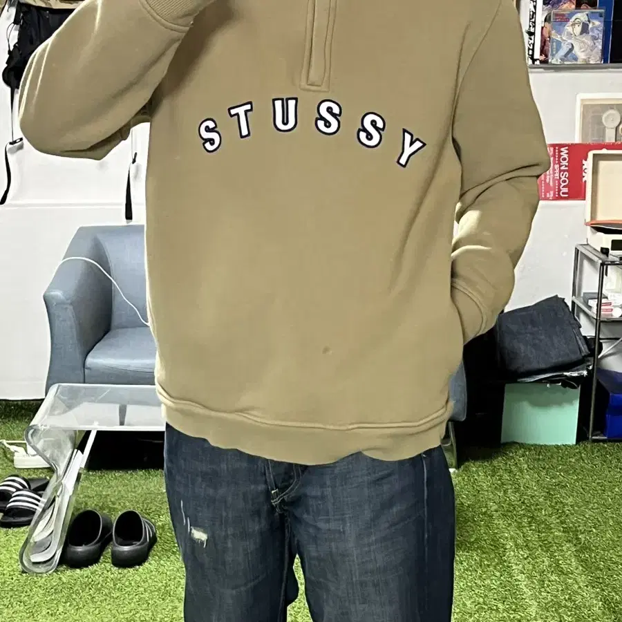 스투시 모크넥 레터링 로고 반집업 맨투맨 Stussy