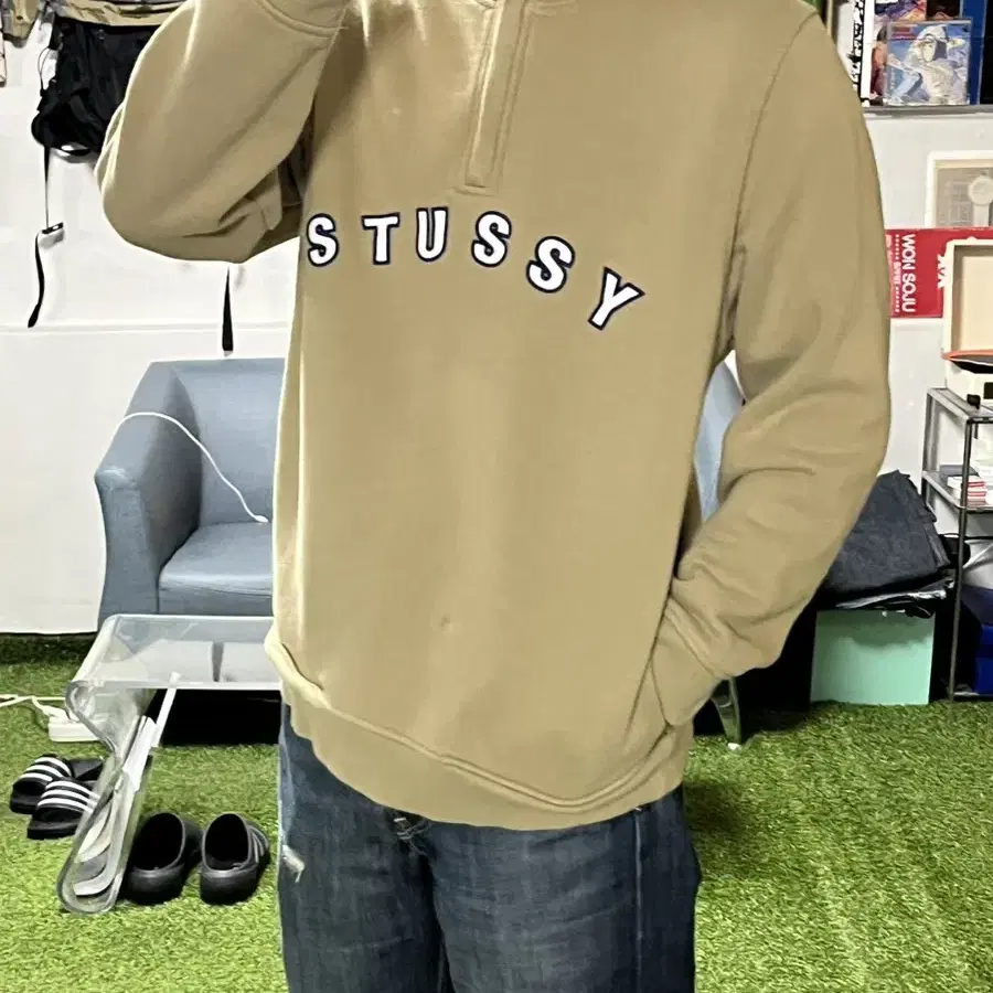 스투시 모크넥 레터링 로고 반집업 맨투맨 Stussy