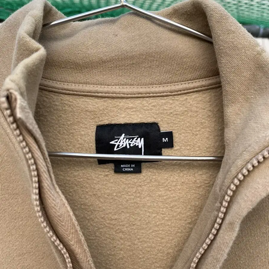 스투시 모크넥 레터링 로고 반집업 맨투맨 Stussy