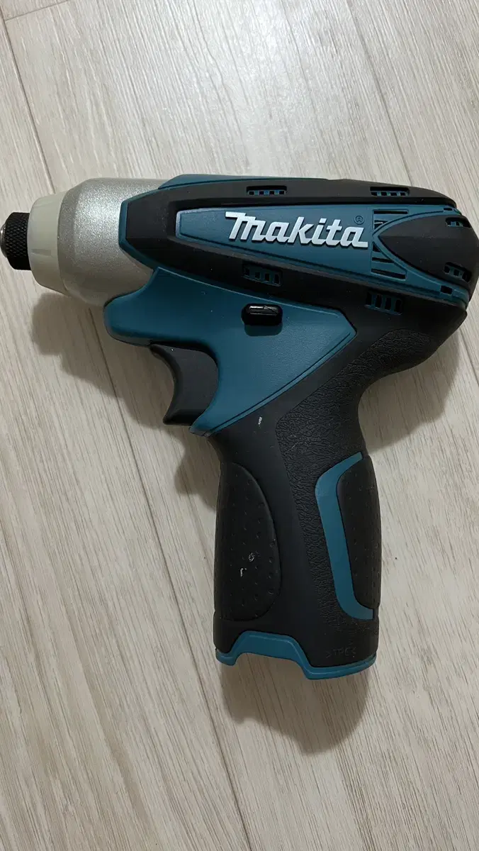 마끼다 Makita TD090D 전동 드릴 본체 및 차져와 배터리 새것