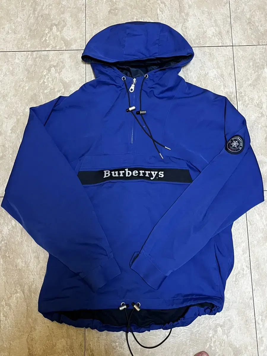 Burberry 18ss Windbreaker Anorak Hooded Jacket 300,000 won for size L