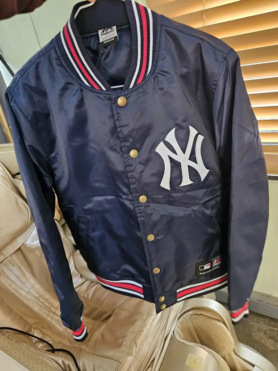 Majestic New York Yankees Varsity Baseball Jamba Bomber Baseball Jumper