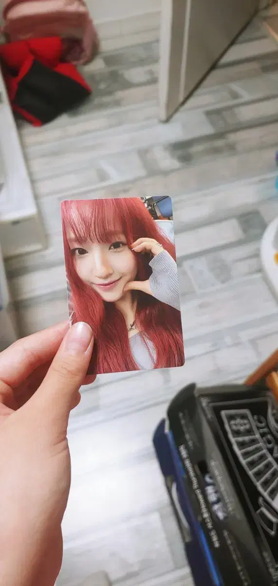 Eunice Yoon at photocard sells.