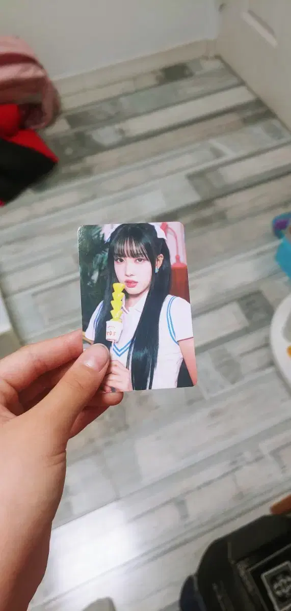 Stayc yoon wangga tanghulu photocard sells.