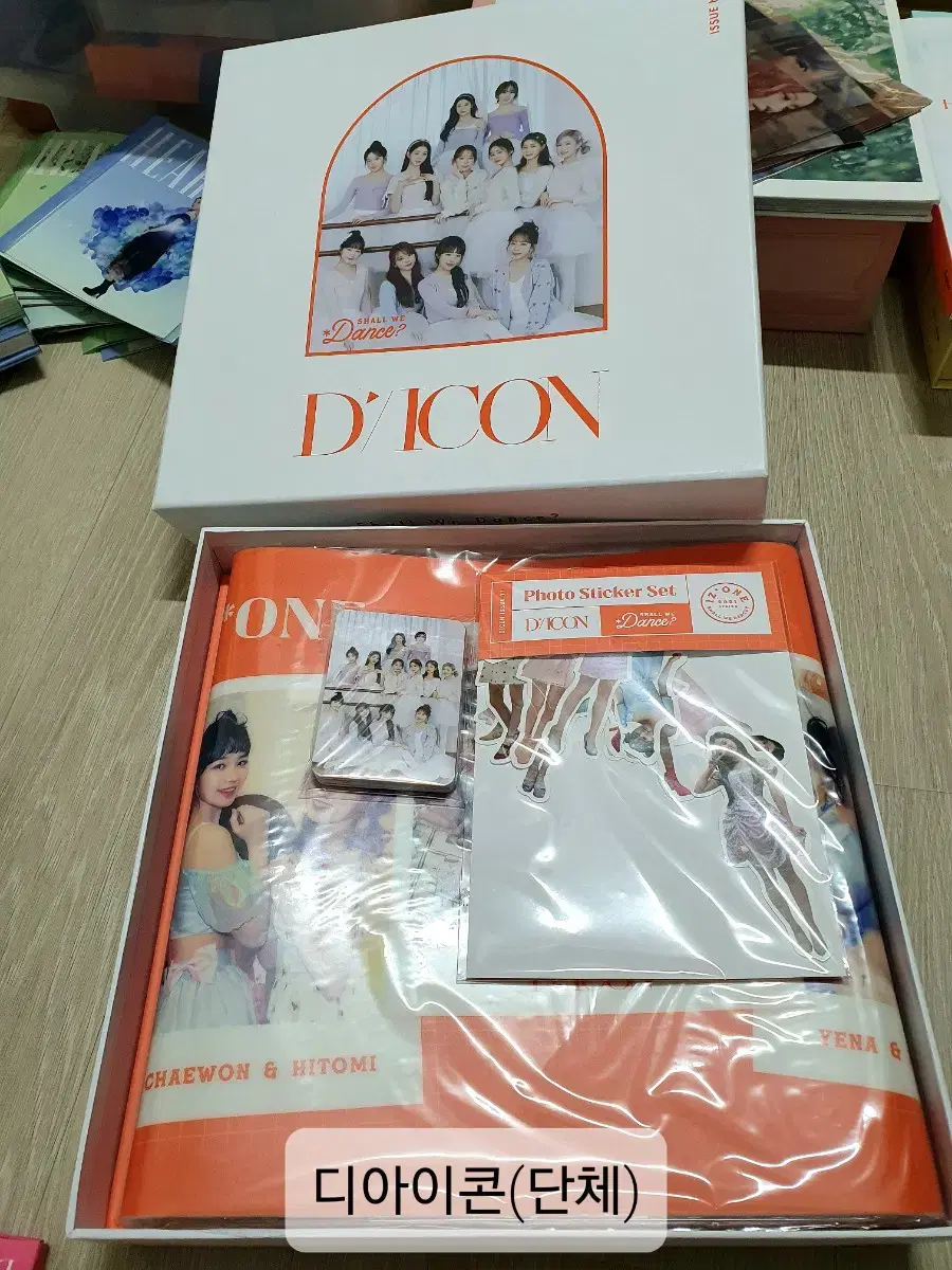 IZ*ONE D-IKON (Korea) organization / hyewon / chaeyeon Sells photo books