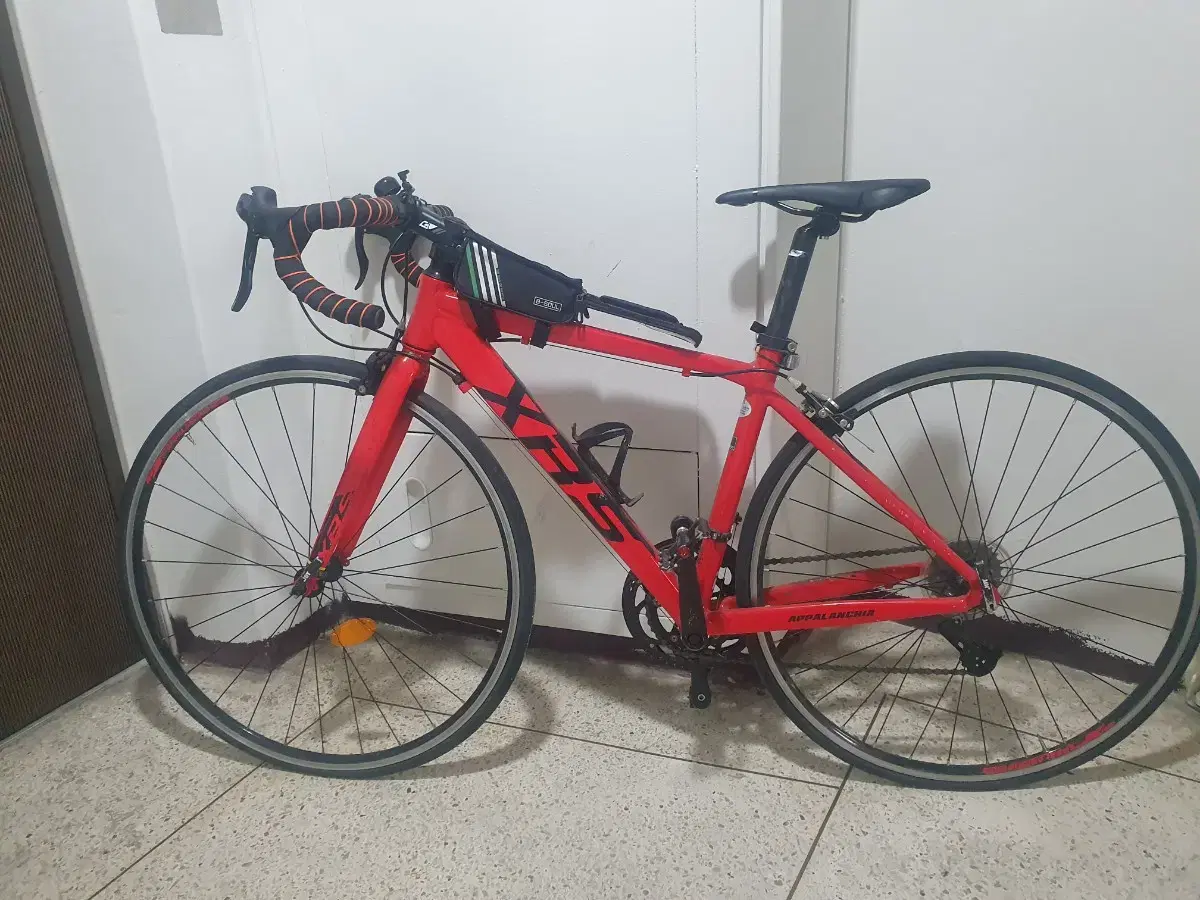 700 CC XRS 14 Appalachian Road Bike