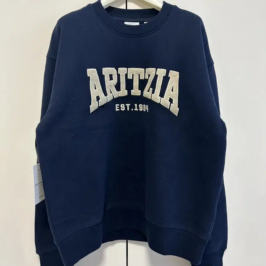 Aritzia 아리찌아 맨투맨 M 새상품