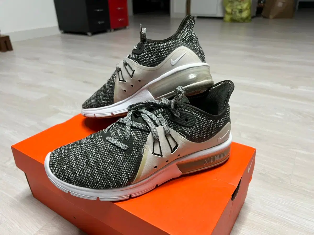 [245] Nike (W) 908993-300 Air Max Sequent 3