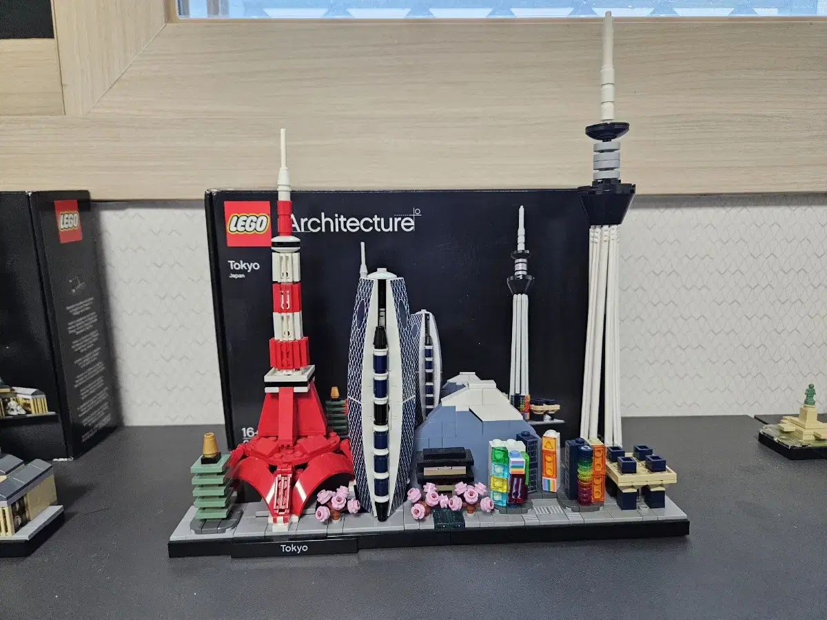 LEGO Architecture Tokyo 21051 Discontinued Quick sale