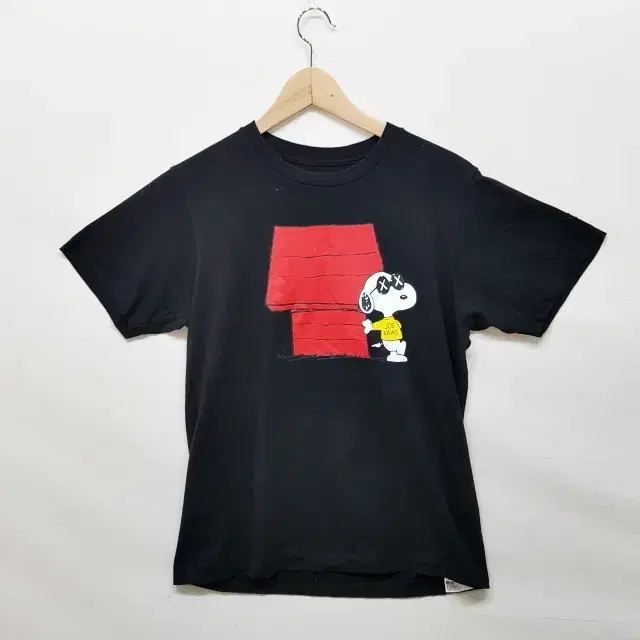 PEANUTS x KAWS 유니클로 티셔츠