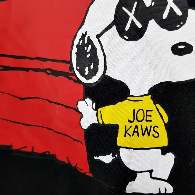 PEANUTS x KAWS 유니클로 티셔츠